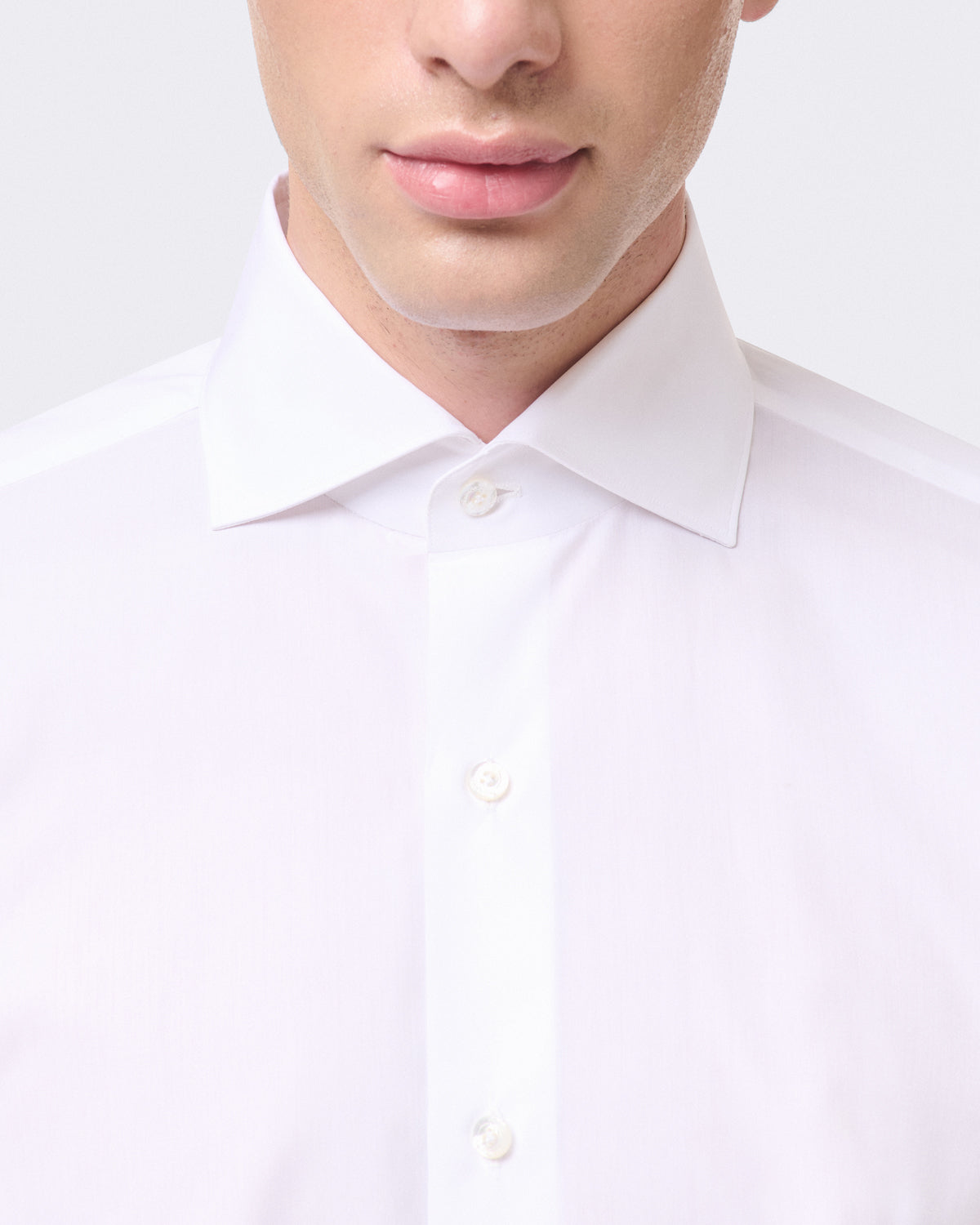 Milano 170 a 2 slim fit dresses in light blue or white French collar