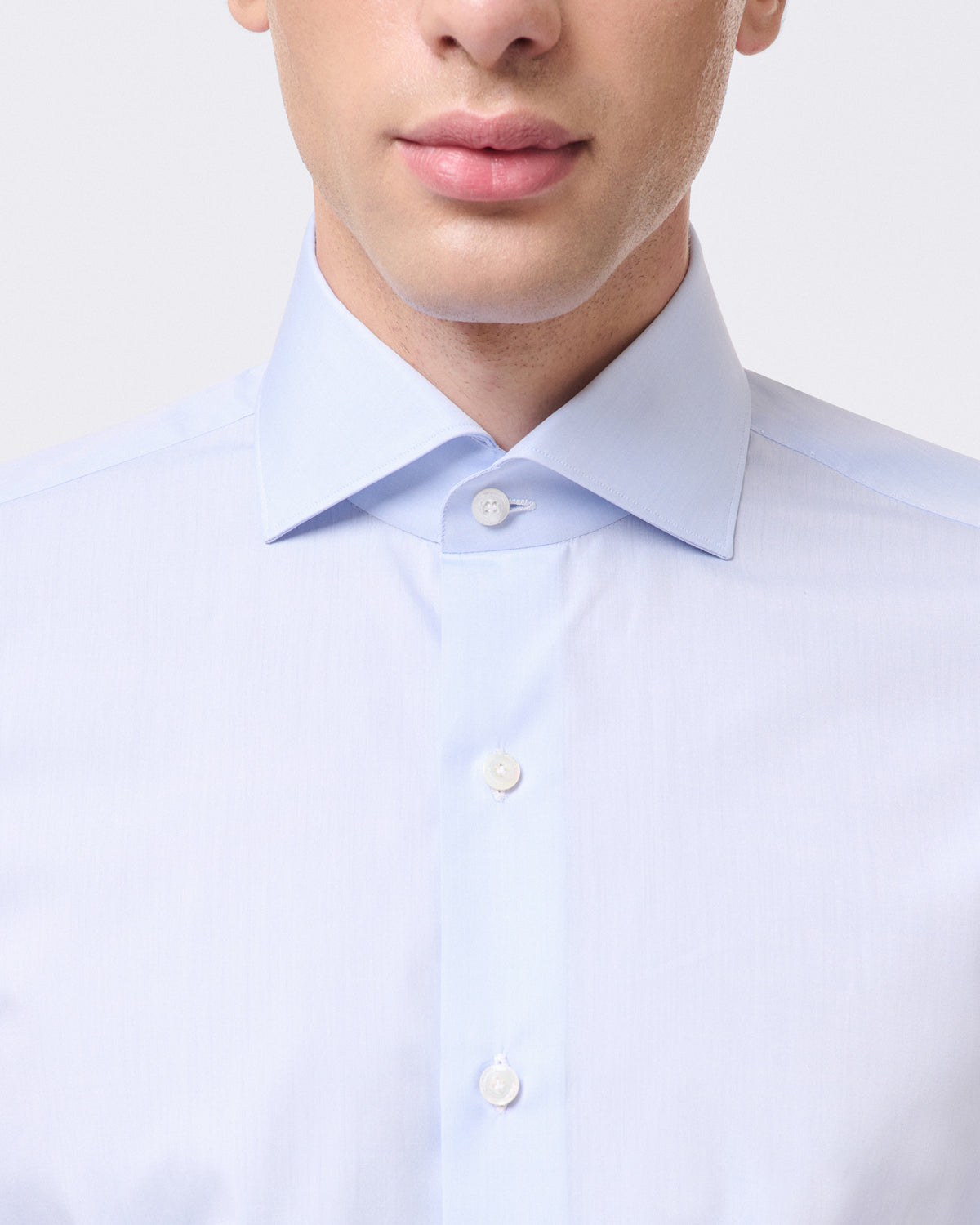 Milano 170 a 2 slim fit dresses in light blue or white French collar