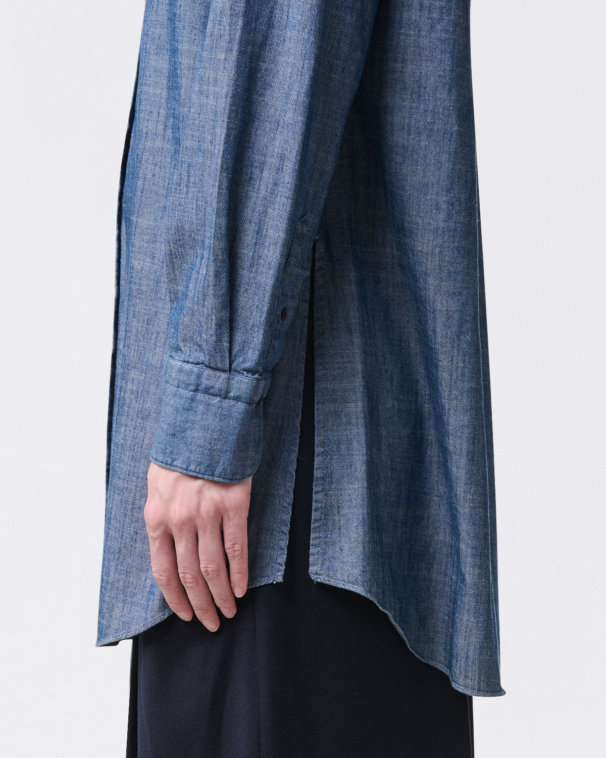 Camicia Cate in denim oversize da donna con spacchi laterali