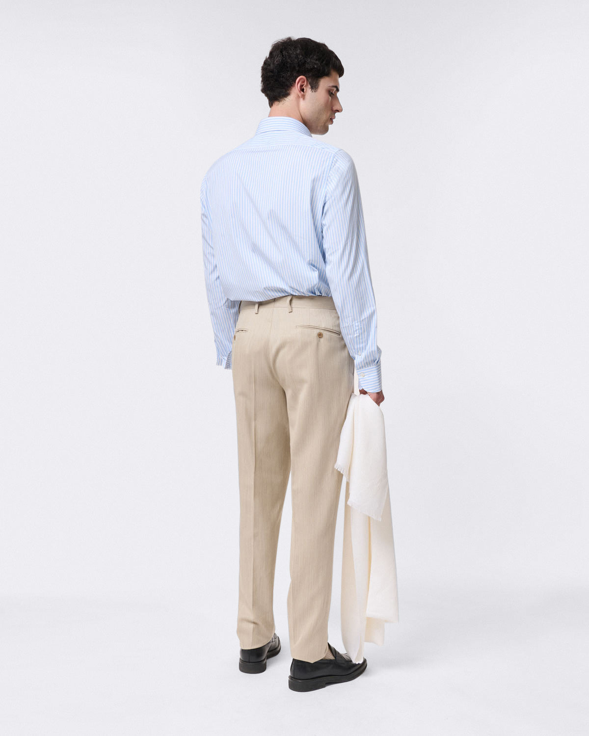 Classic beige Detroit trousers with two pleats. Wool and cotton.