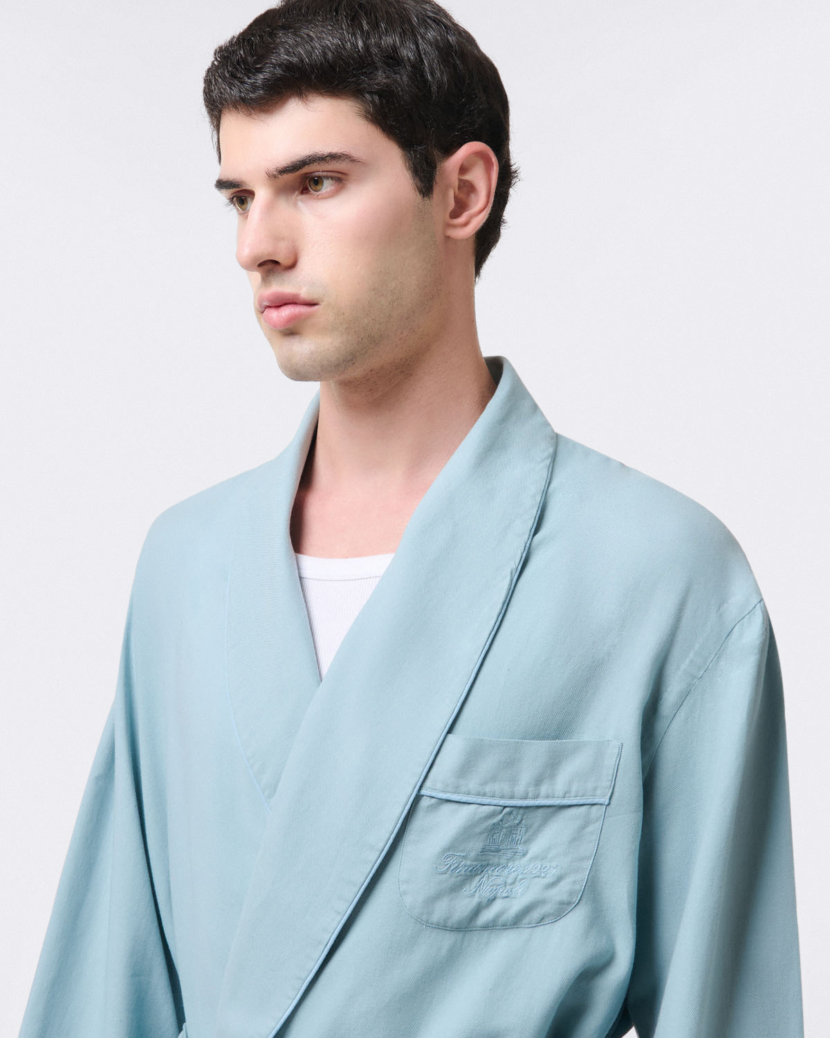 Vestaglia sartoriale in cotone e cashmere. Tinto in capo, effetto invecchiato.