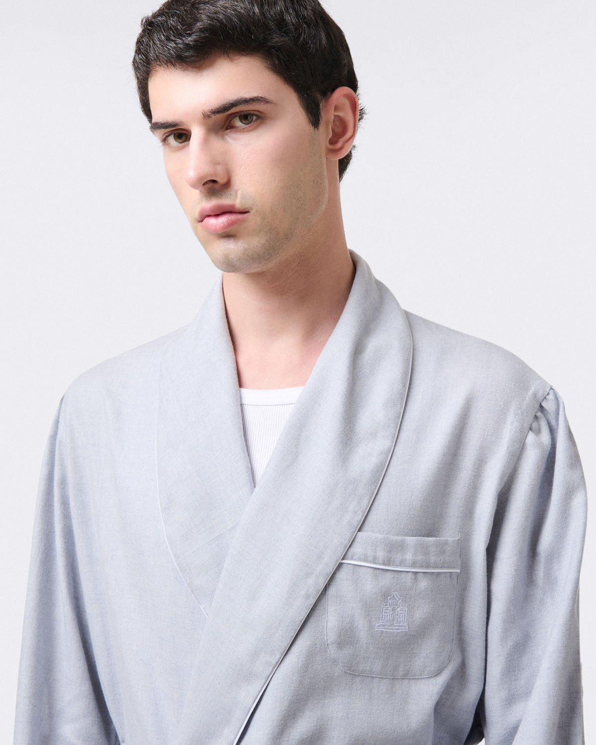 Vestaglia sartoriale in cotone e cashmere con tasche e profili a contrasto