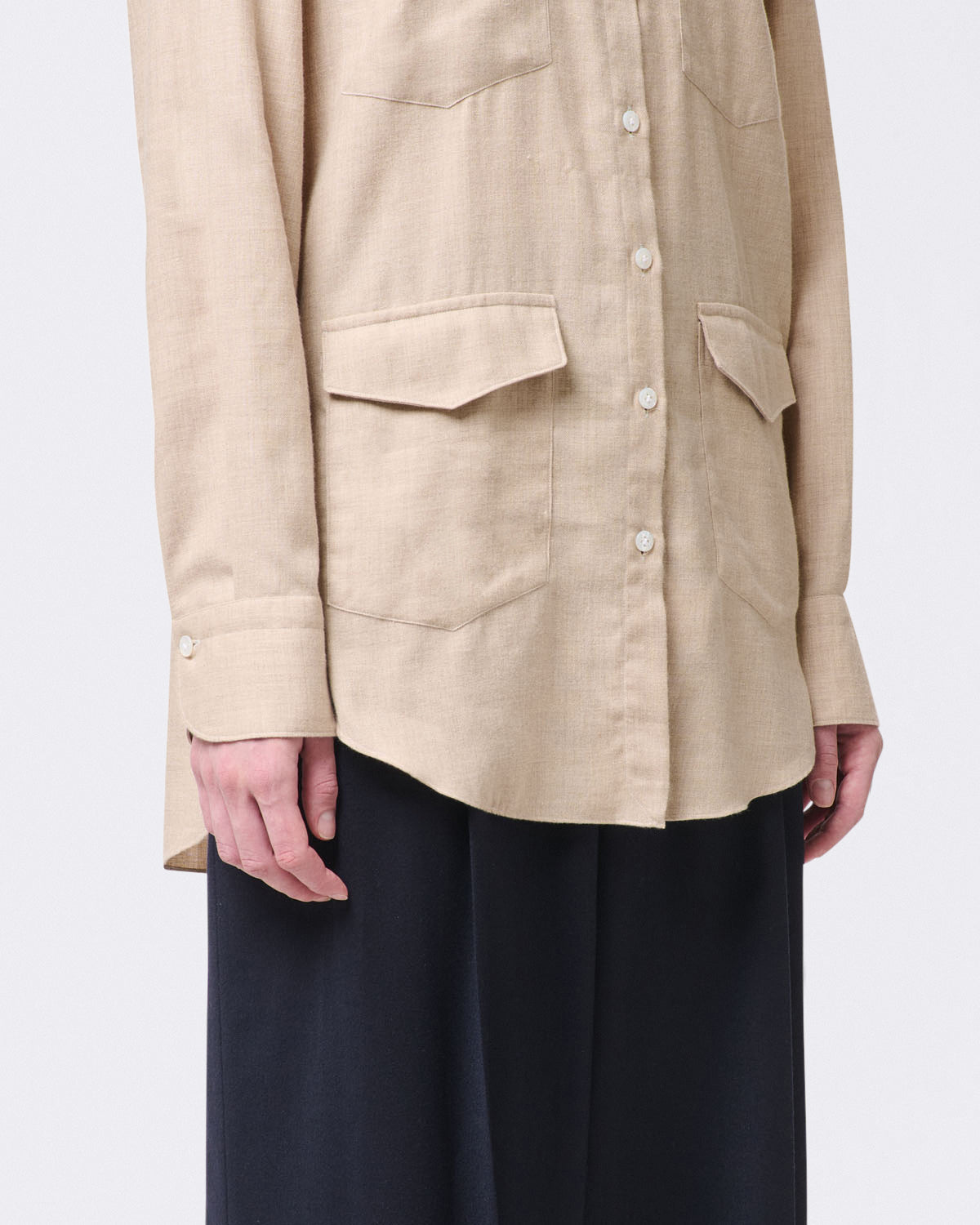 Camicia da donna in tessuto Alumo cotone e cashmere con tasche anteriori
