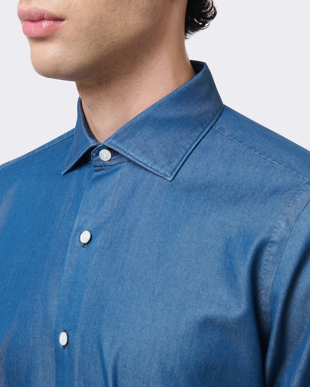 Camicia classica Milano slim fit in denim bleach e stone