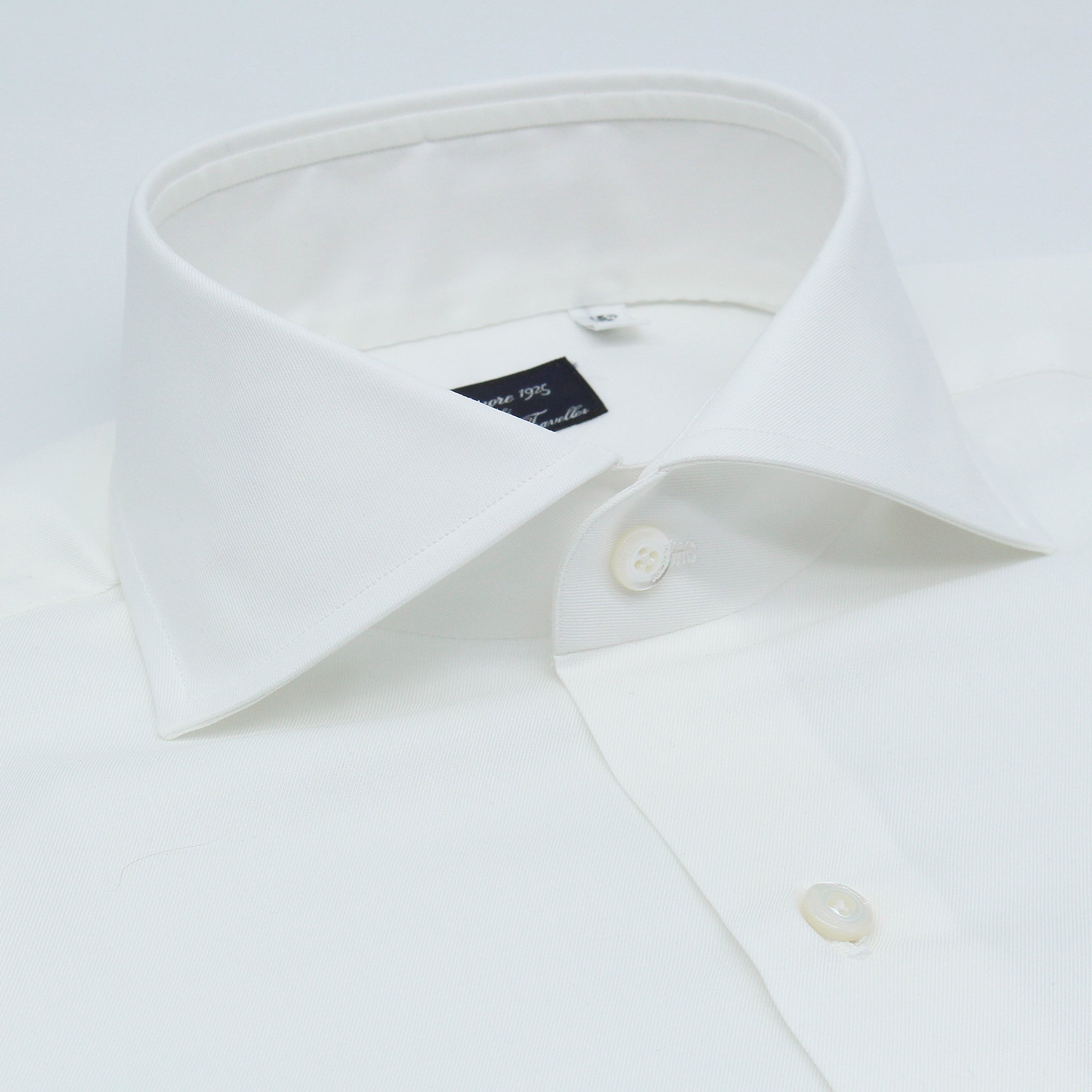 Classic regular fit Traveller shirt in cotton twill Easy to iron
