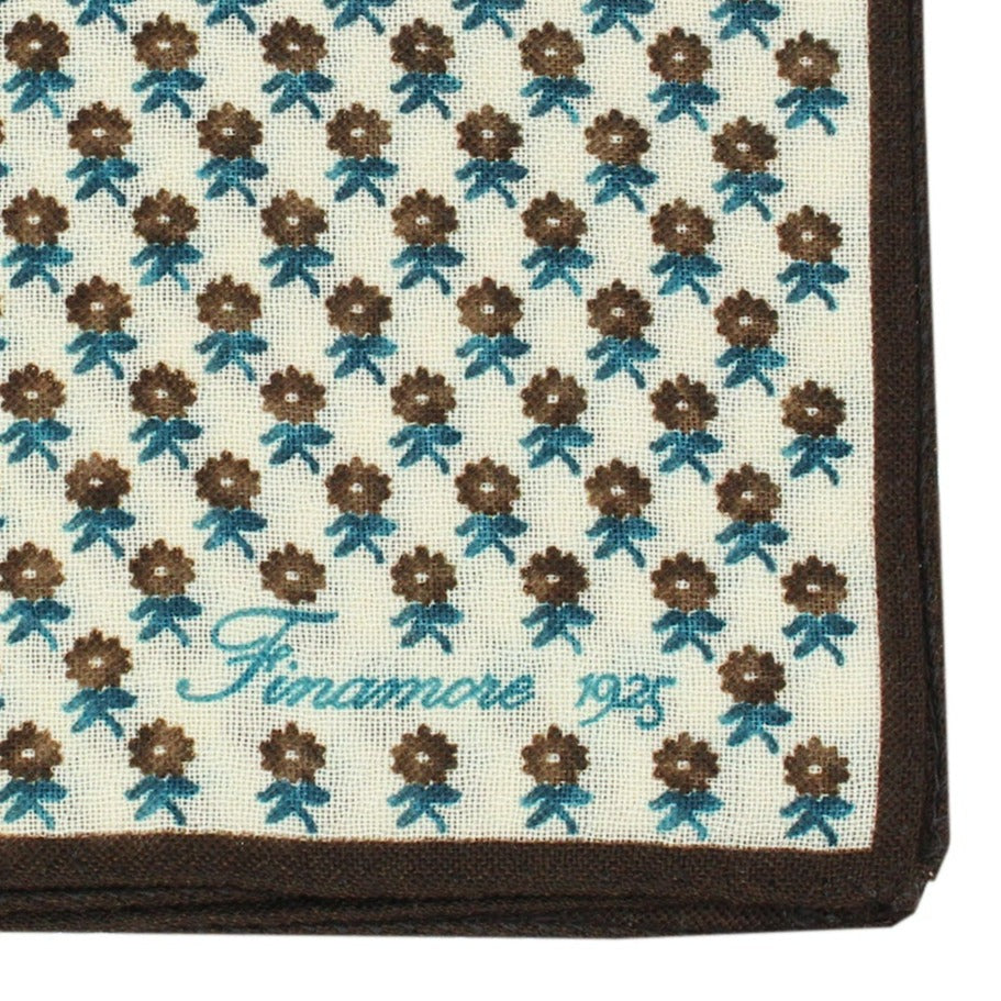 Pochette in lana e seta, bordo marrone e motivo floreale marrone e blu