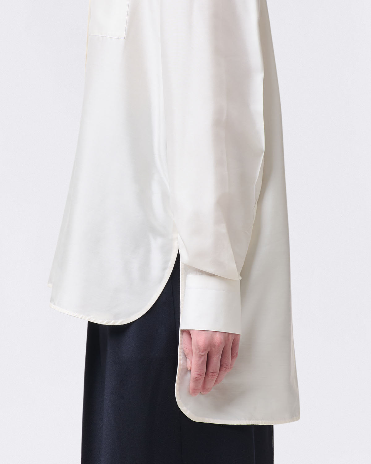 Antonia women's white cotton shirt with two front pockets