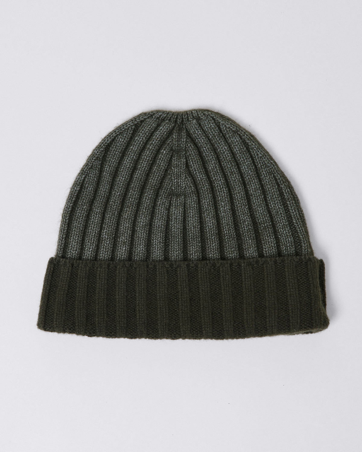 Cashmere ribbed hat with salt treatment