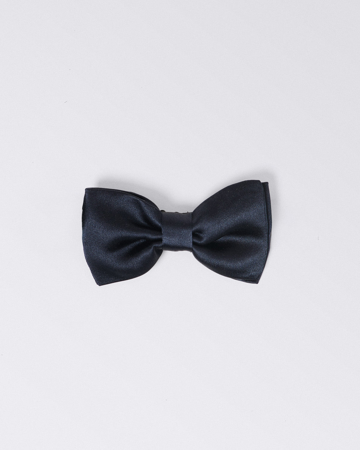 Handcrafted knotted papillon made of silk. Adjustable Finamore