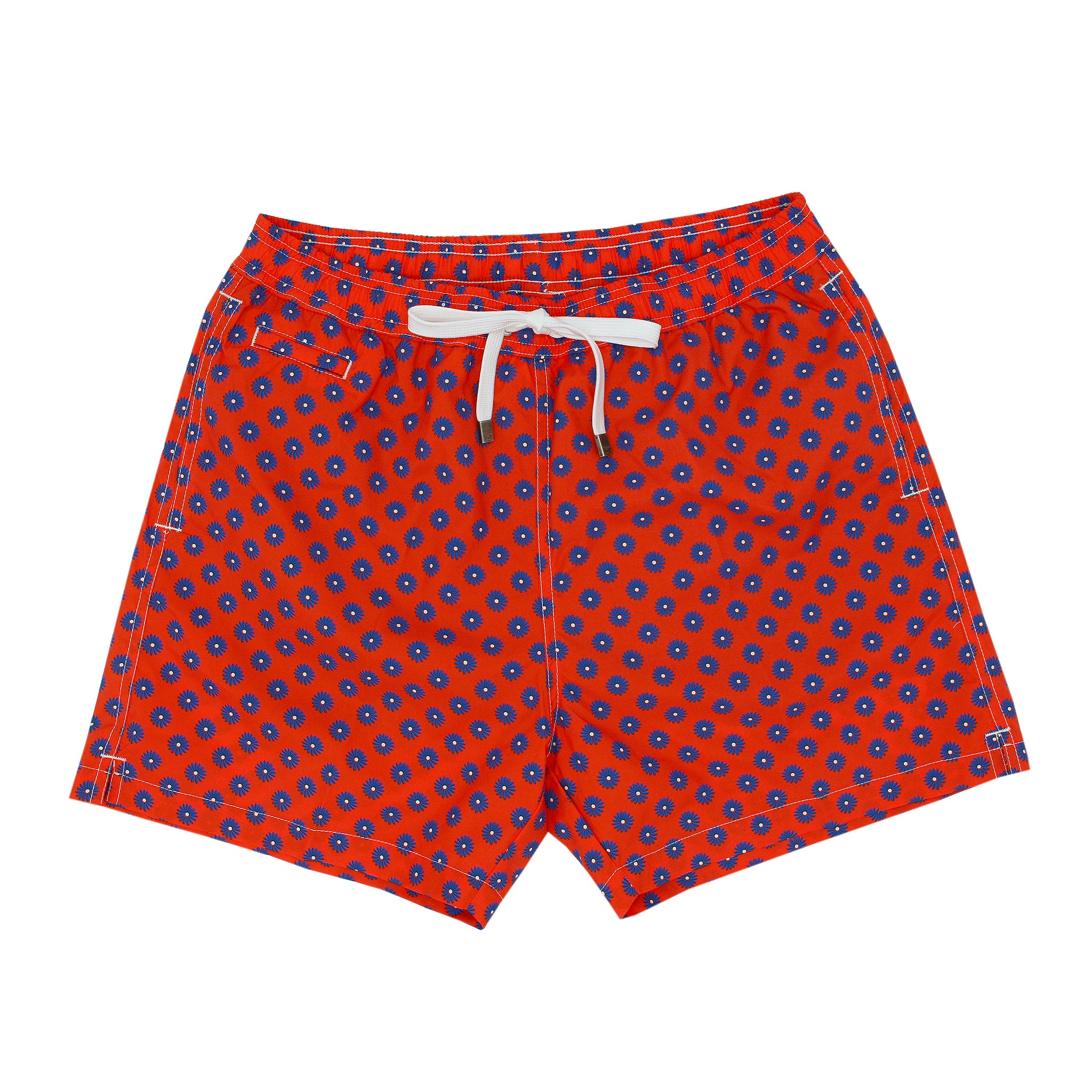 Costume da bagno rosso o rosa con fiori blu. Asciugatura rapida
