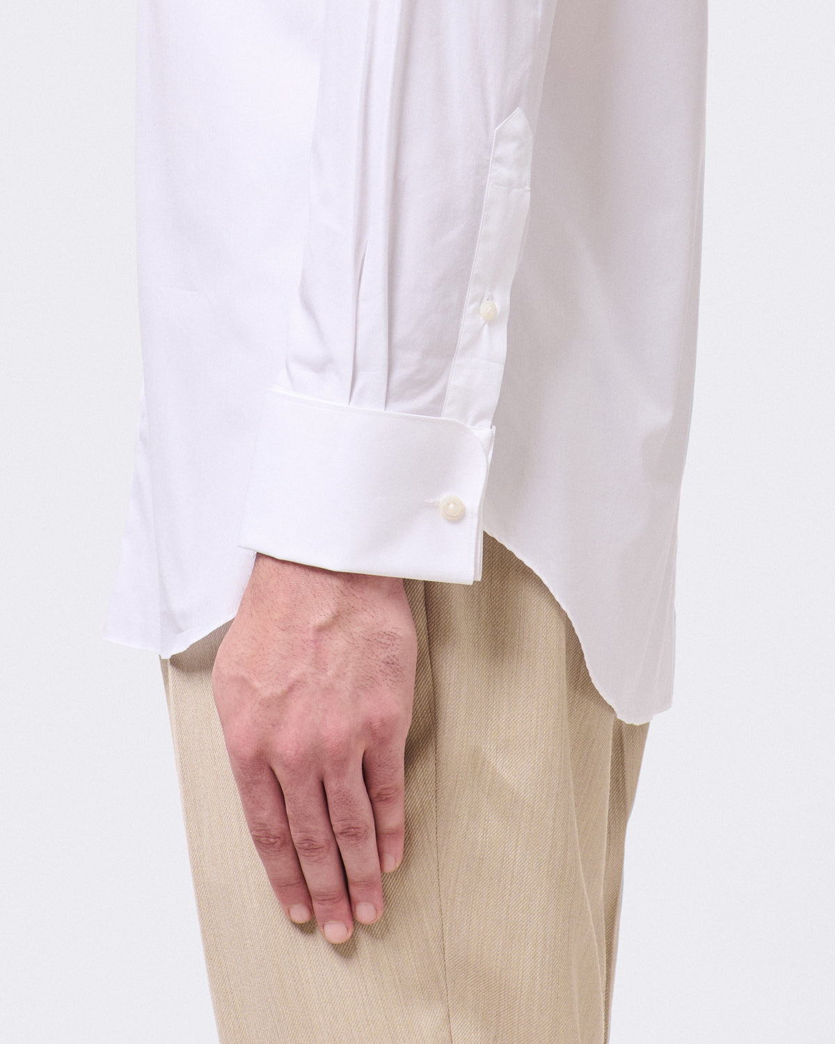 Classic slim fit Milano shirt in Alumo cotton fabric. Cufflinks.
