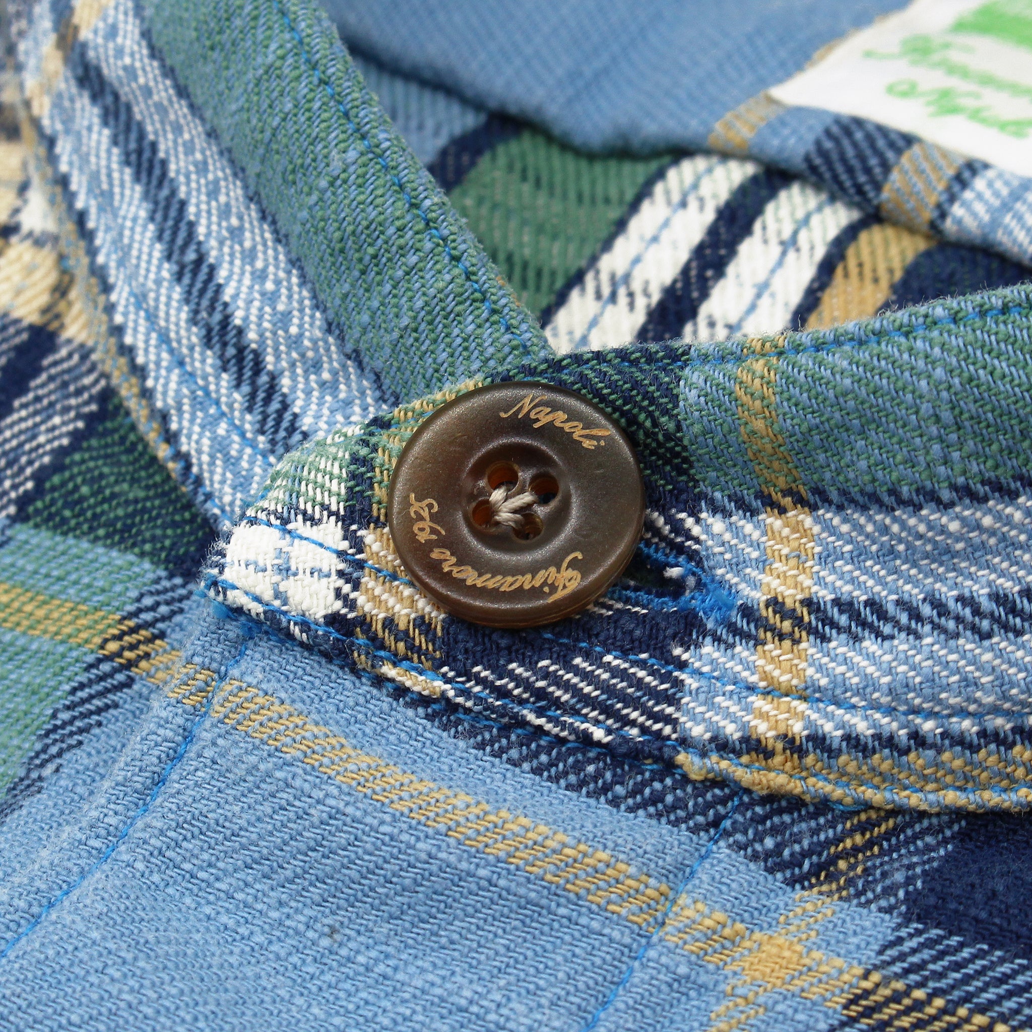 Spring straight waisted sports shirt. Short sleeves and front pocket