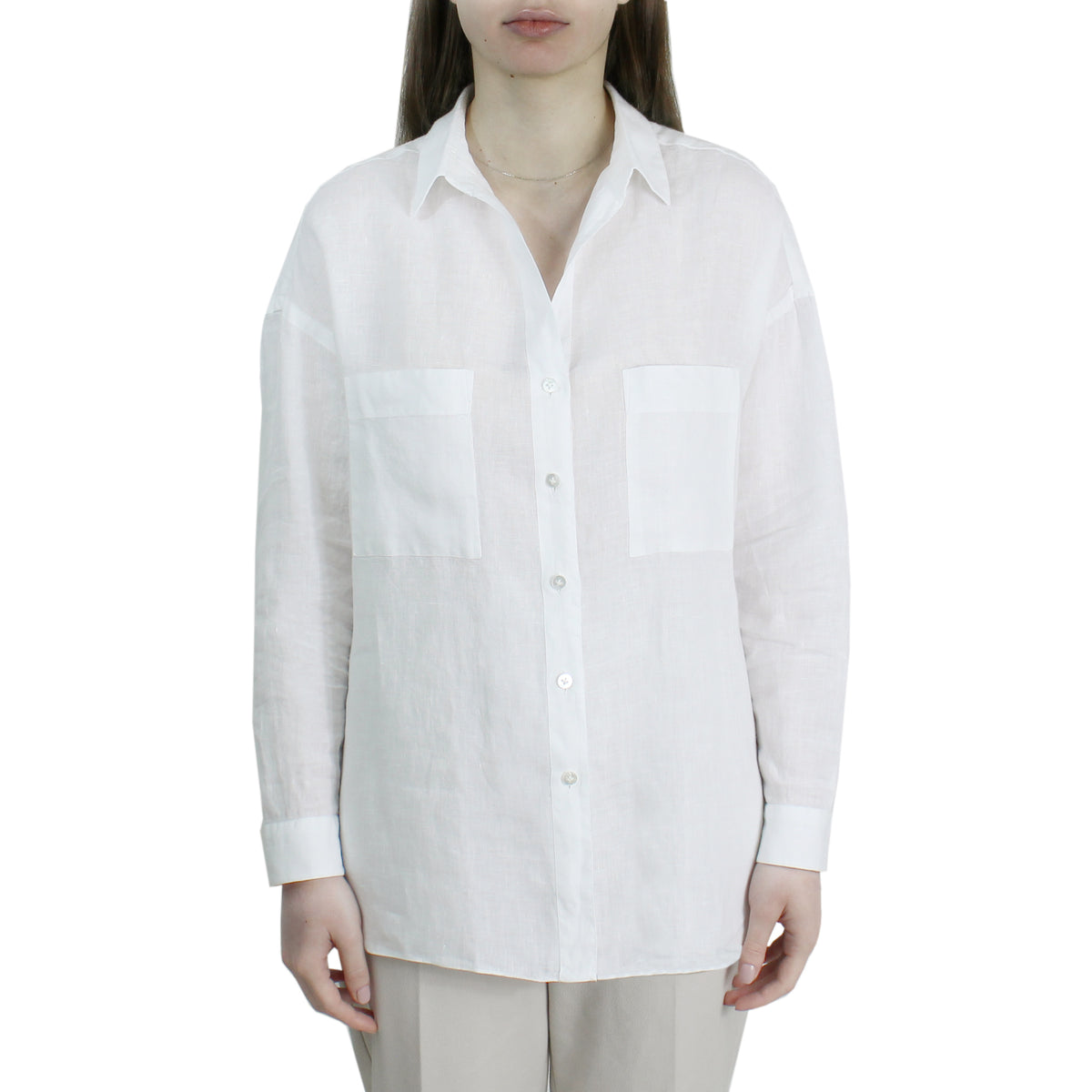 White linen shirt with pockets and webbing to adjust the sleeve