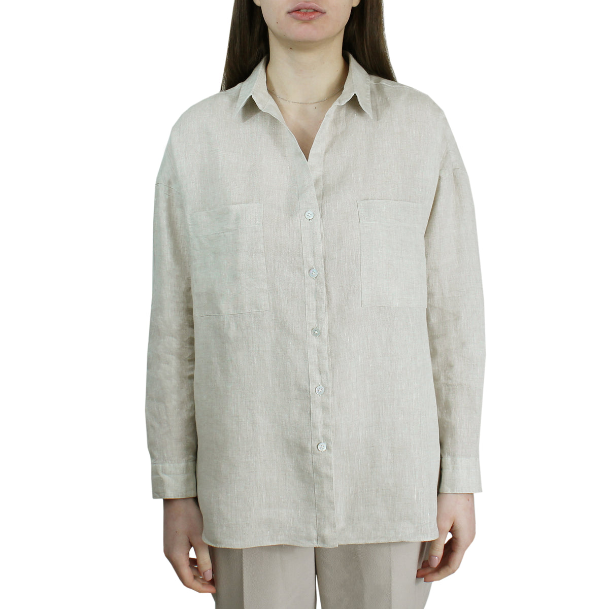 Camicia in lino color sabbia con tasche e fettuccia per regolare la manica