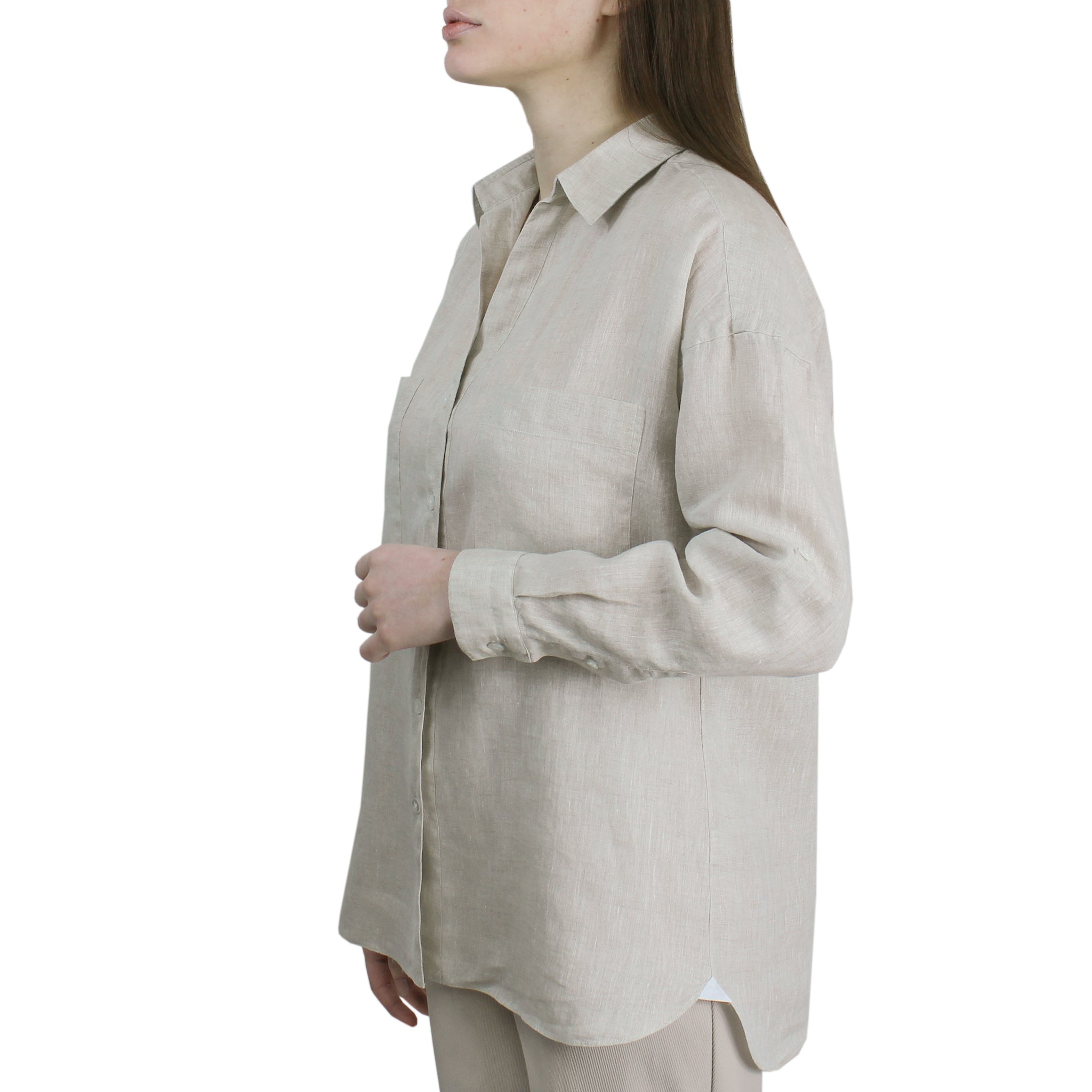 Camicia in lino color sabbia con tasche e fettuccia per regolare la manica