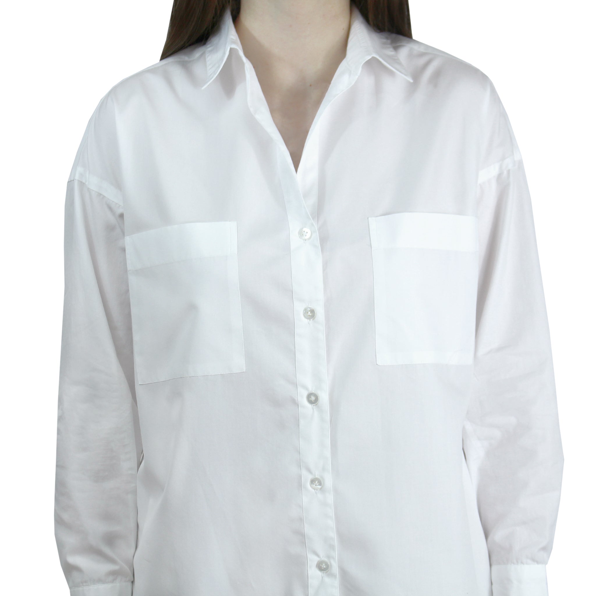 Camicia in popeline bianco con tasche e fettuccia per regolare la manica