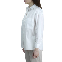 White popeline shirt with pockets and webbing to adjust the sleeve