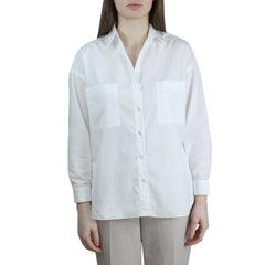 White popeline shirt with pockets and webbing to adjust the sleeve