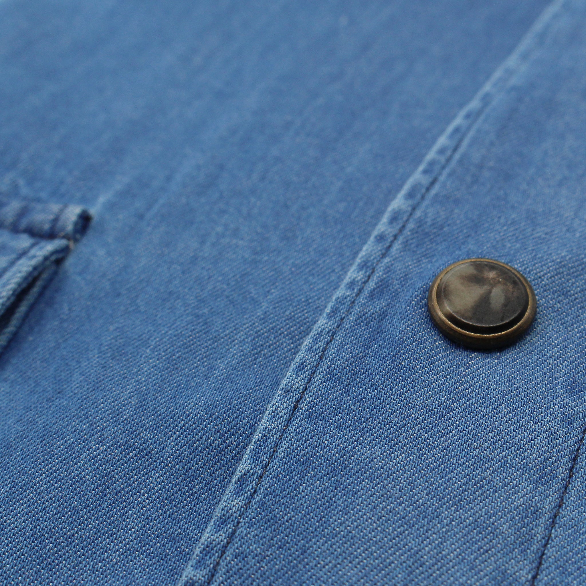 Camicia  tokyo denim chiaro con bottoni a pressione e tasche