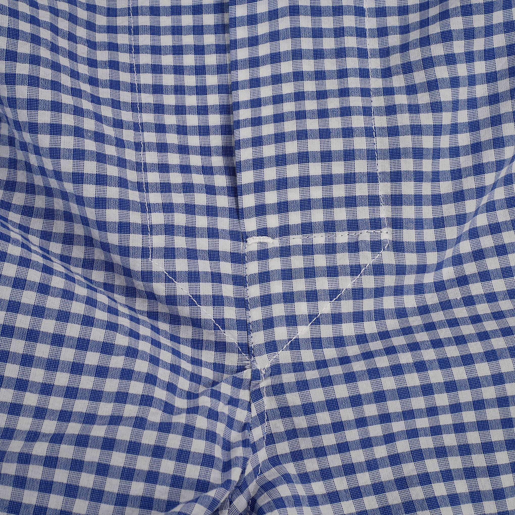 Boxer blu sfondo grigio a scacchi